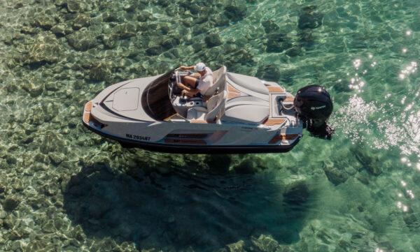 THRONE 15 luxury day boat cruising on wather