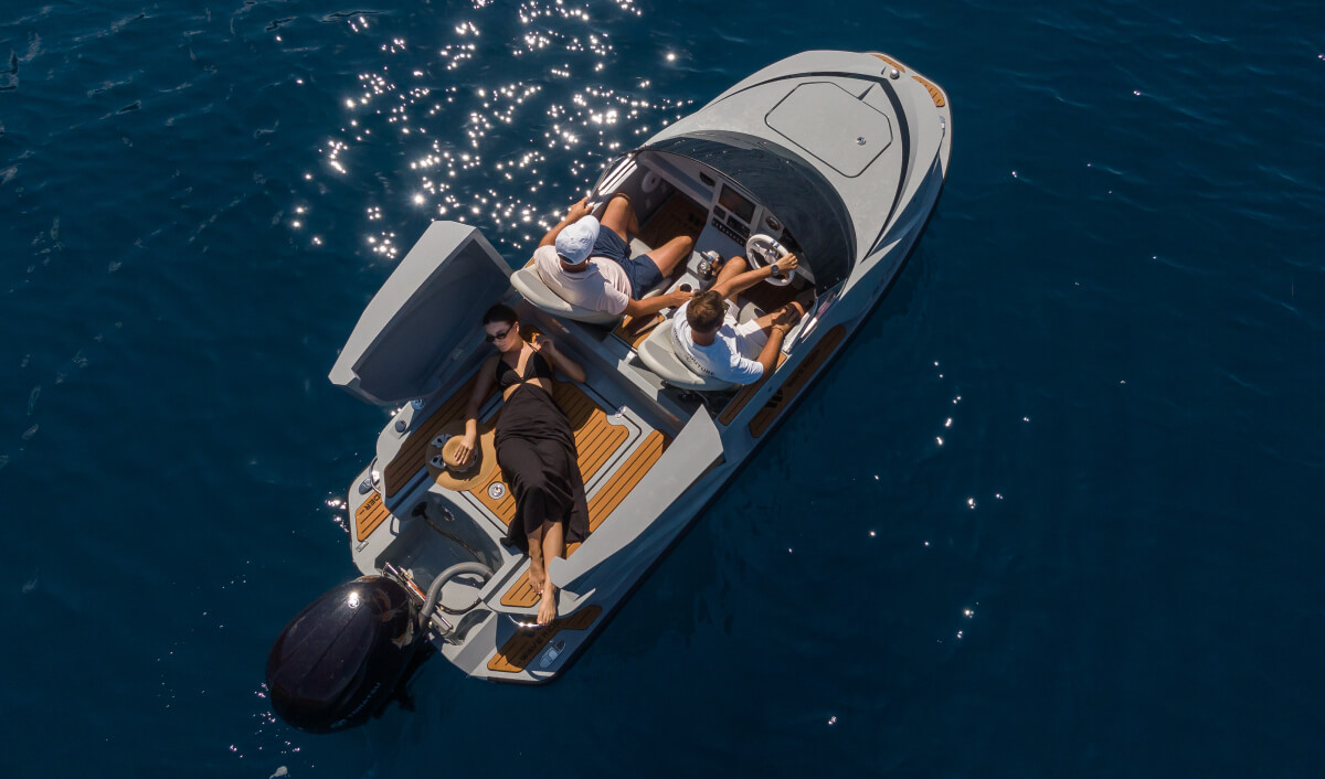 Top view of THRONE 15 day boat with teak deck details and central helm layout